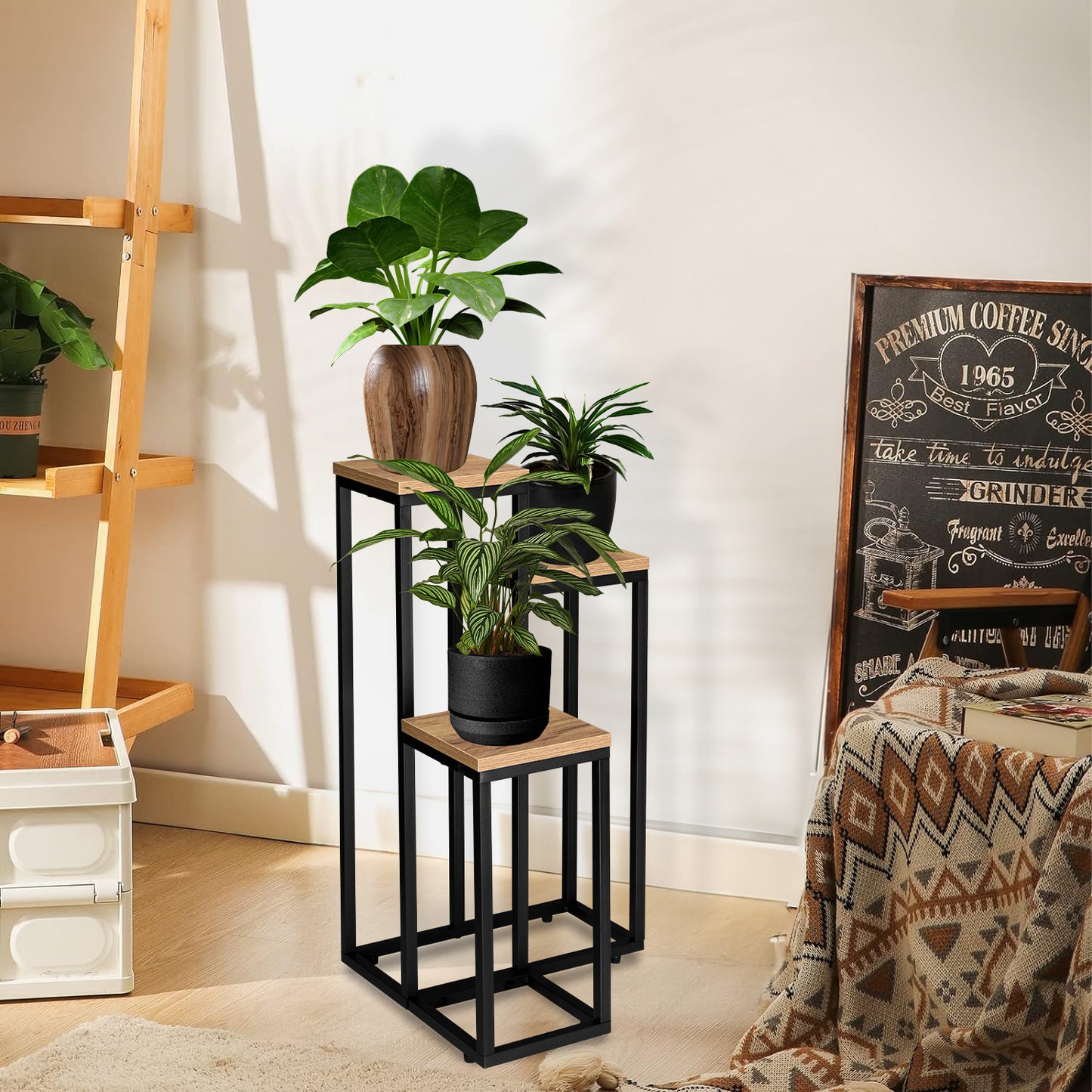 Blumenständer mit 3 Ablagen – Pflanzenregal mit schwarzem Metallgestell