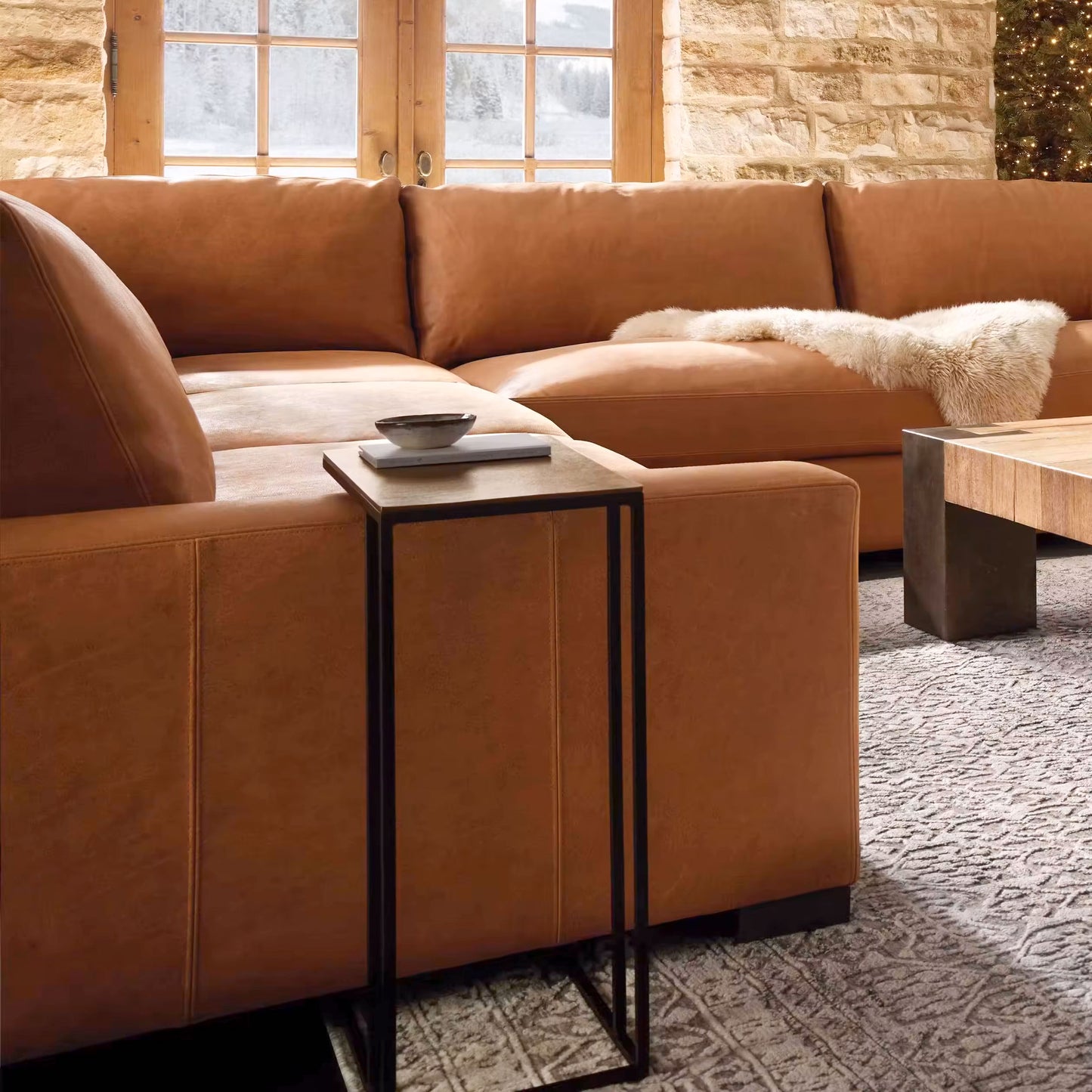 Beistelltisch C-Form für Laptop und Sofa – moderner Sofatisch